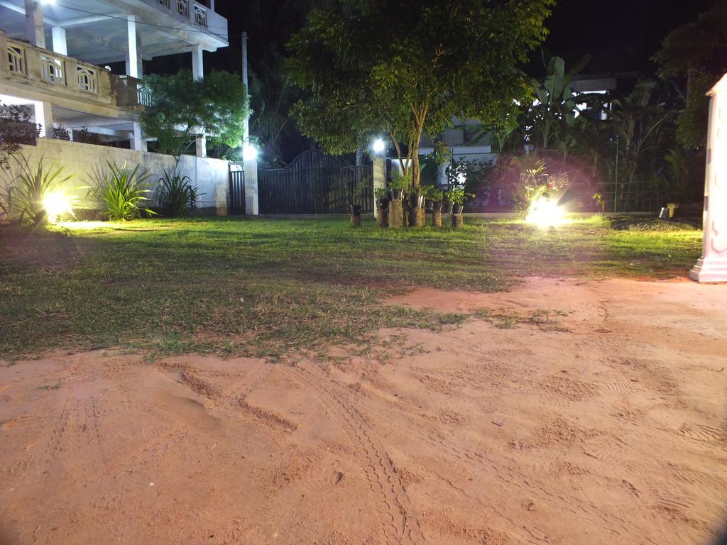 Beach Corner Hotel Weligama Eksteriør billede